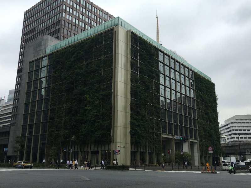 The Pasona building stands out in Chiyoda as its lined with greenery from top to bottom.