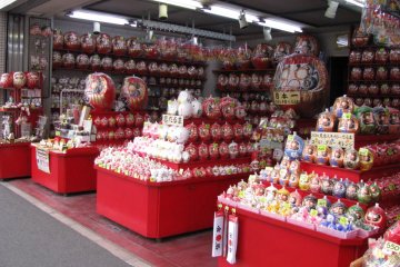 Рынок кукол Дарума в Кавасаки