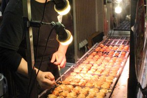 Up to 100 takoyaki in the making