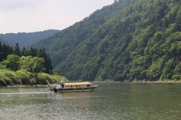 Boatride down the Mogami River