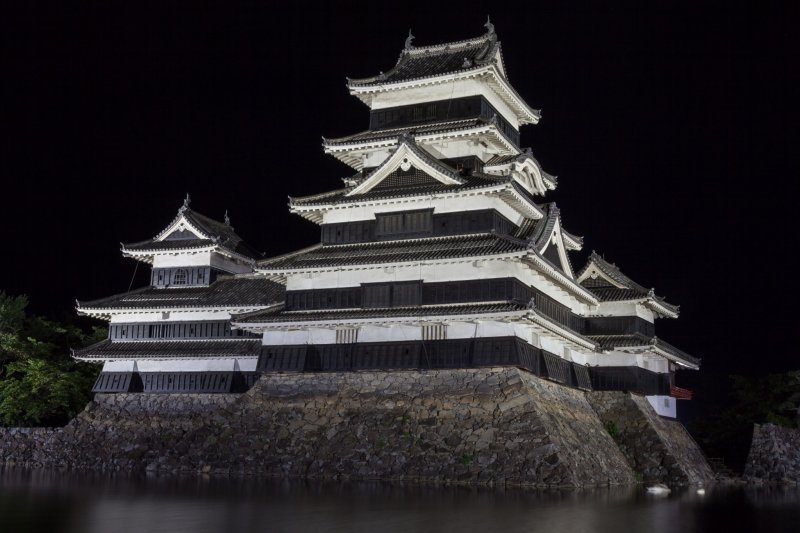 Замок Мацумото ночью