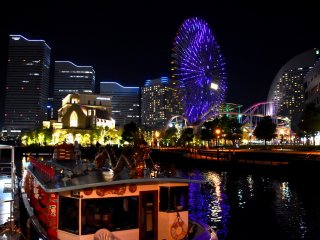 Dragon boat and Cosmo Clock 21 on Yokohama Bay