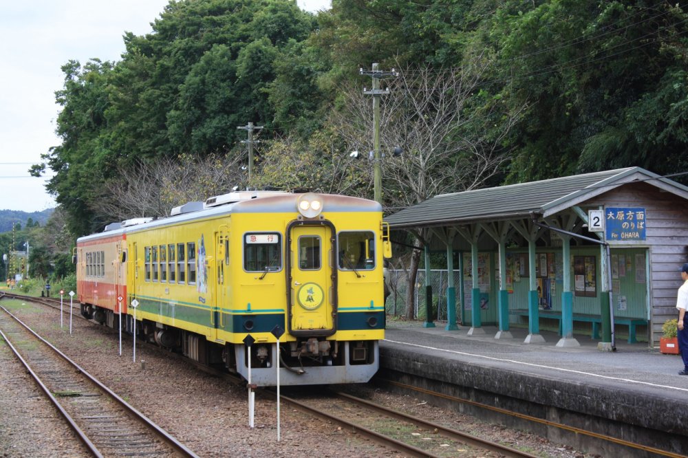 Le train Isumi en gare d'Otaki