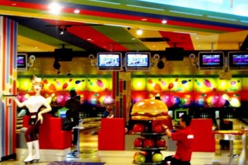Immerse yourself in the dreamworld that is the bowling alley at Norbesa Susukino Sapporo