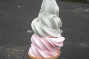 Yomogi & sakura ice cream