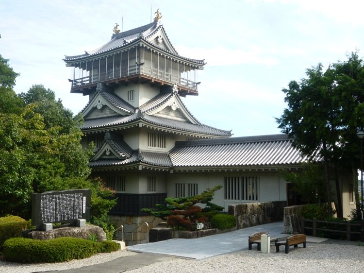 Замок Ивасаки