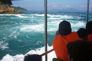 Dramatic currents in the Seto Inland Sea