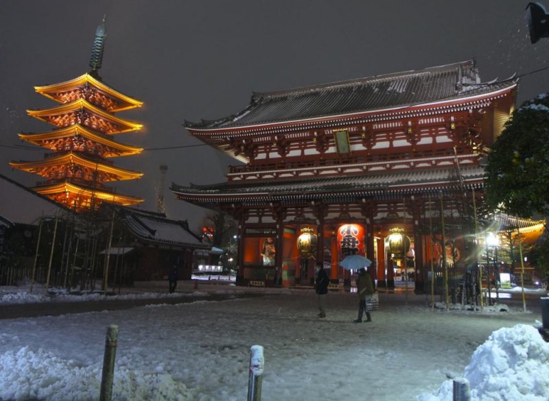 <p>Snowfall at Asakusa</p>