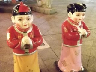Những bức tượng ở quảng trường là điểm nhấn của khu phố Nankin