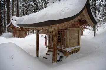 Small temples where pilgrims would say their prayers but in winter not many venture out here