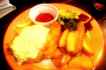 <p>Fish and Chips Wedges with sour cream and ketchup and salad</p>