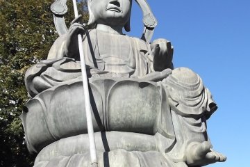 The large, serene Buddhist statue