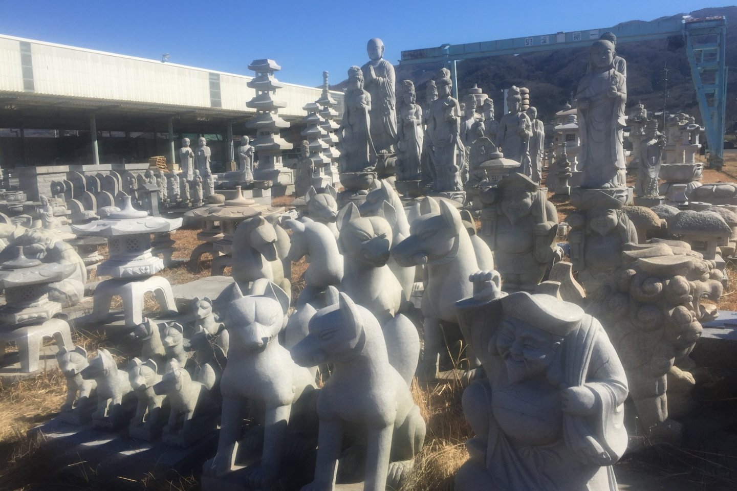 Many different types of statues are made in Makabe