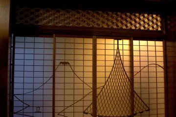 Intricate detail and a Mount Fuji view with a difference in this shouji screen at Ochairou Murakami