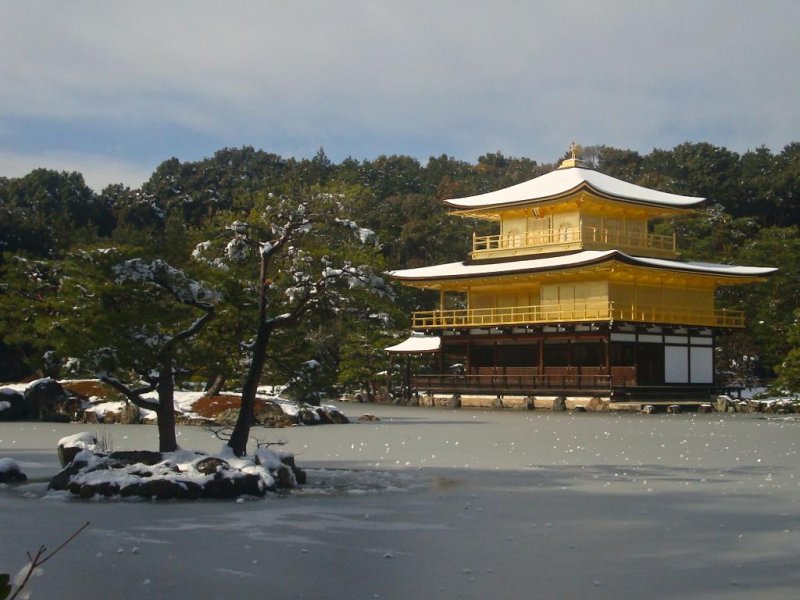 <p>The Golden Pavilion and the frozen lake</p>