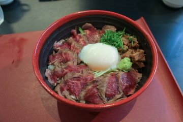 Akaushi Dining Yoka-yoka 的赤牛燒肉丼