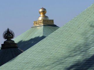 3つの寺社建物の屋根