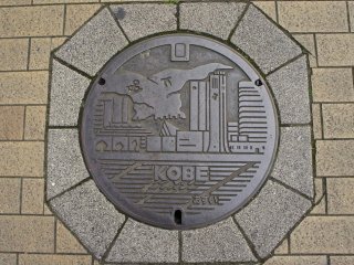 Chiếc nắp cống về Tòa thị chính thành phố Kobe