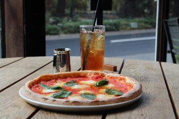 Pizza and drink set