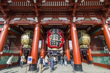 The Hozomon Gate not only welcomes visitors, but is also used to store many important religious artifacts