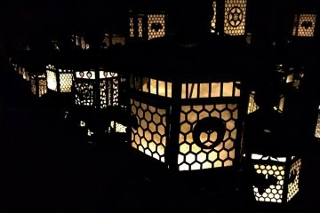 Flickering lanterns in the darkened "Sea of Wisteria" Room, Fujinami no ya, recreating the atmosphere of semi-annual lantern festivals