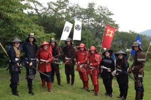Foreign visitors in lightweight rental samurai armour