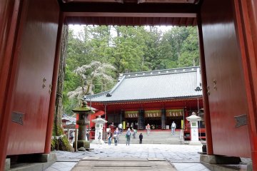 ศาลเจ้าฟุทะระซาน ตั้งอยู่ระหว่างศาลเจ้าโทะโชะกุ (Tosho-gu) และ วัดไทยุอิน (Taiyu-in) จัดได้ว่าเป็นศาลเจ้าที่เก่เแก่ที่สุดในนิกโกะ 