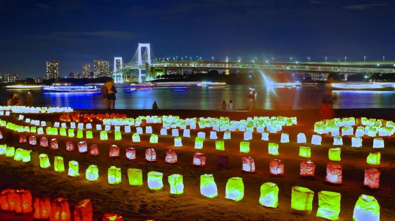 <p>Beautiful lanterns in Odaiba during Ocean Day in July</p>