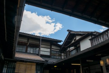 The courtyard of Kusakabe Mingei-kan, where visitors can enjoy a complimentary green tea.