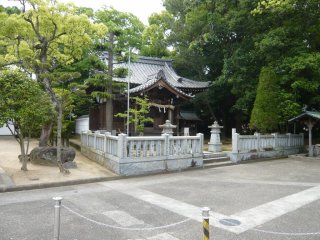One of the side shrines at Yu Jinja