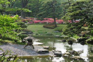 Традиционный японский сад на территории Имперских садов