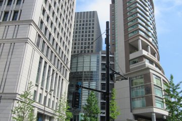 Станция Токио. Здание ОАЗО со всевозможными магазинами и ресторанами