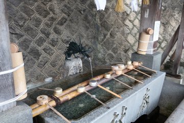 This is called Chou-zu-bachi, where you purify yourself before entering the shrine