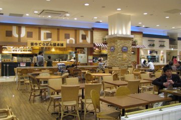 Ресторанный двор в Йокогаме