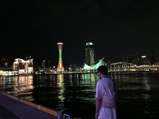 Вид с набережной на Башню порта Кобэ