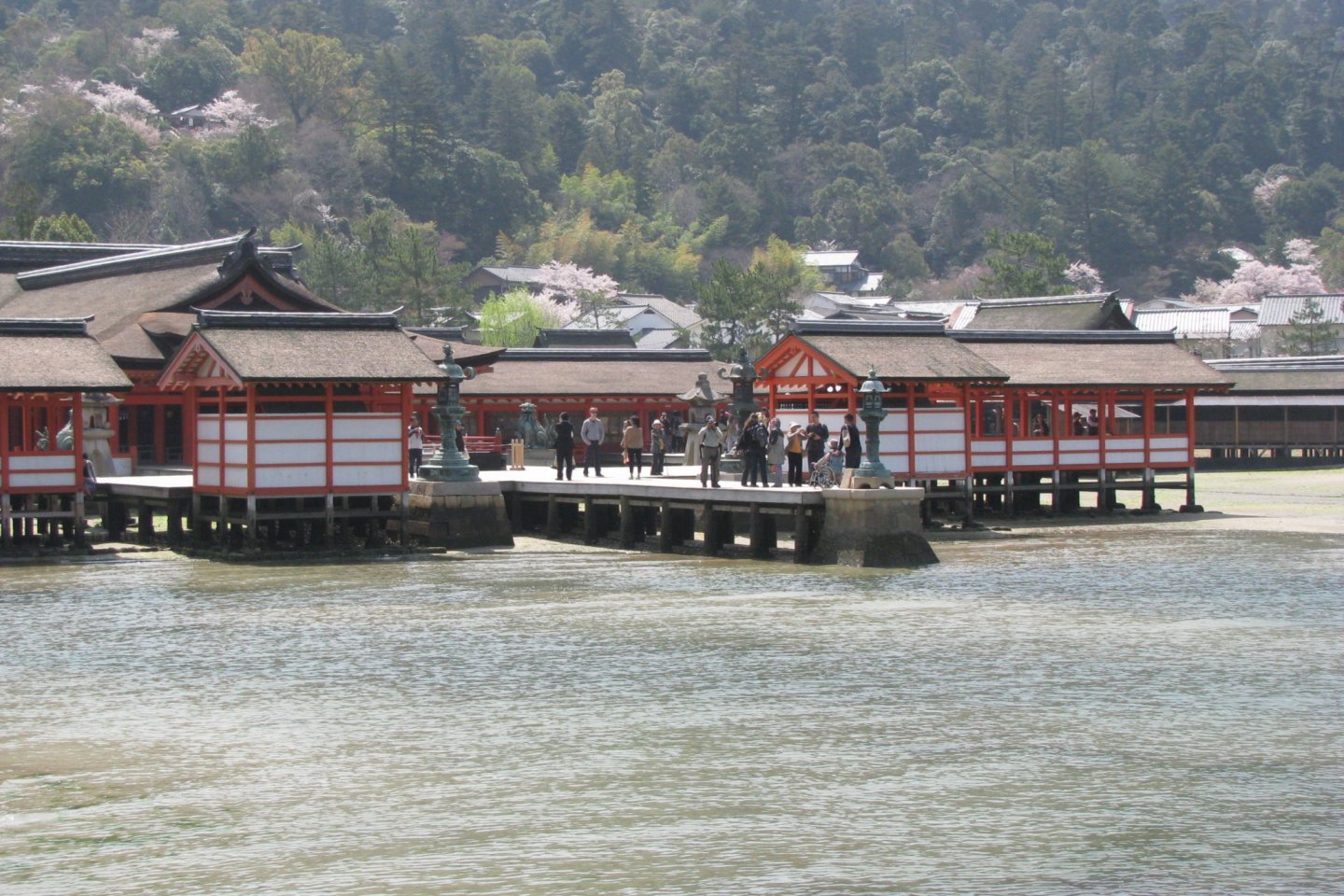 Вид храма Ицукусима с парома