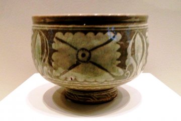This bowl with a stylised peony design is reminescent of many Ancient Greek paintings at the Museum of Oriental Ceramics Osaka