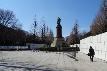 รูปปั้นของ Omura Masujiro รัฐมนตรีกระทรวงสงครามคนแรกหลังจากการปฏิรูปเมจิ (Meiji Restoration)