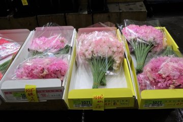 ดอกสวีทพีที่ส่งกลิ่นหอมไปทั่วตลาด 