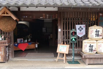 Sugi-tama on the left, The 'Ampelmannchen' traffic light from Berlin and the old fashioned sake barrels on the right. 