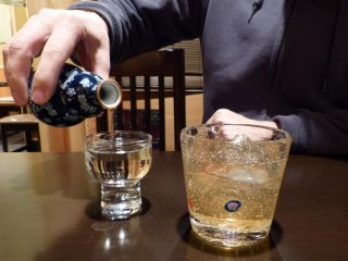 Sake Jepang dan wine buah
