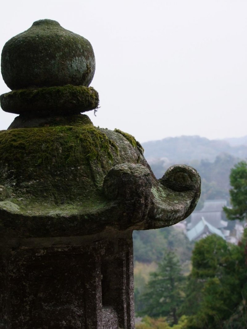 <p>Great view down to large and famous Kencho-ji Temple</p>