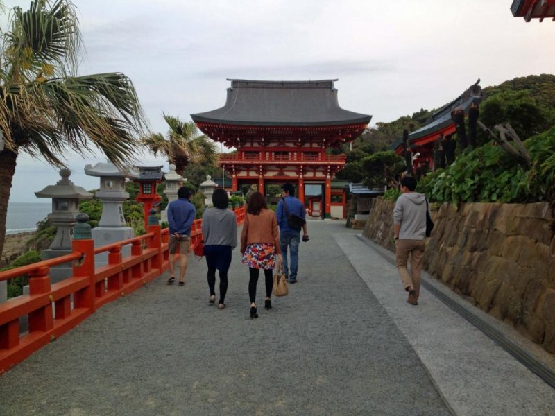 Many couples and newlyweds visit Udo Shrine as it is believed to bring good fortune and successful childbirth for women.