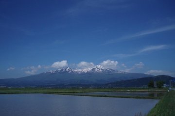 Mt.Chokai near Sakata City as seen from near the Tamasudare Fall. We can see two peaks when approaching the mountain from the west
