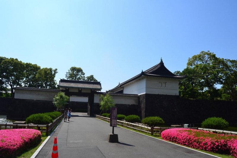 Way to Ote-mon Gate entrance.