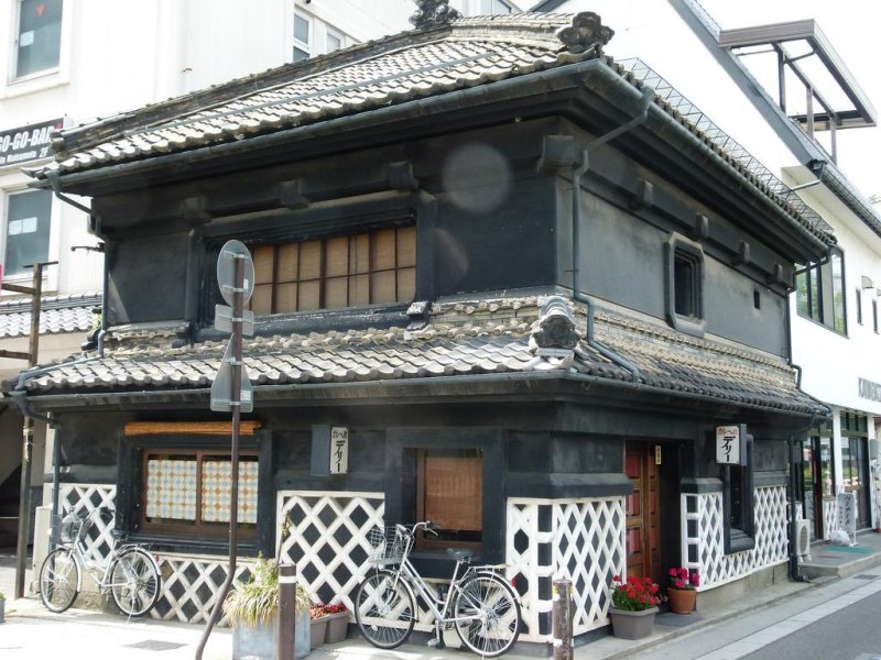 old merchant style house with traditional criss-cross pattern on the wall