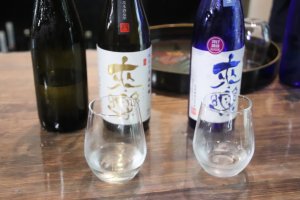 Dégustation de saké à la brasserie Ibaraki Shuzo à Uozumi.