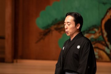 Teruhisa Oshima demonstrates Noh singing