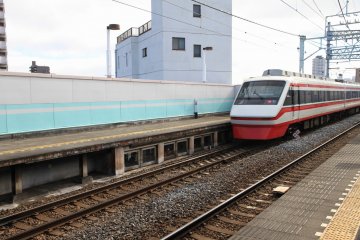 Higashi-Mukojima station. Can you spot the viewing portal?