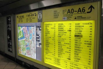 Bright yellow maps are available in English and Japanese.